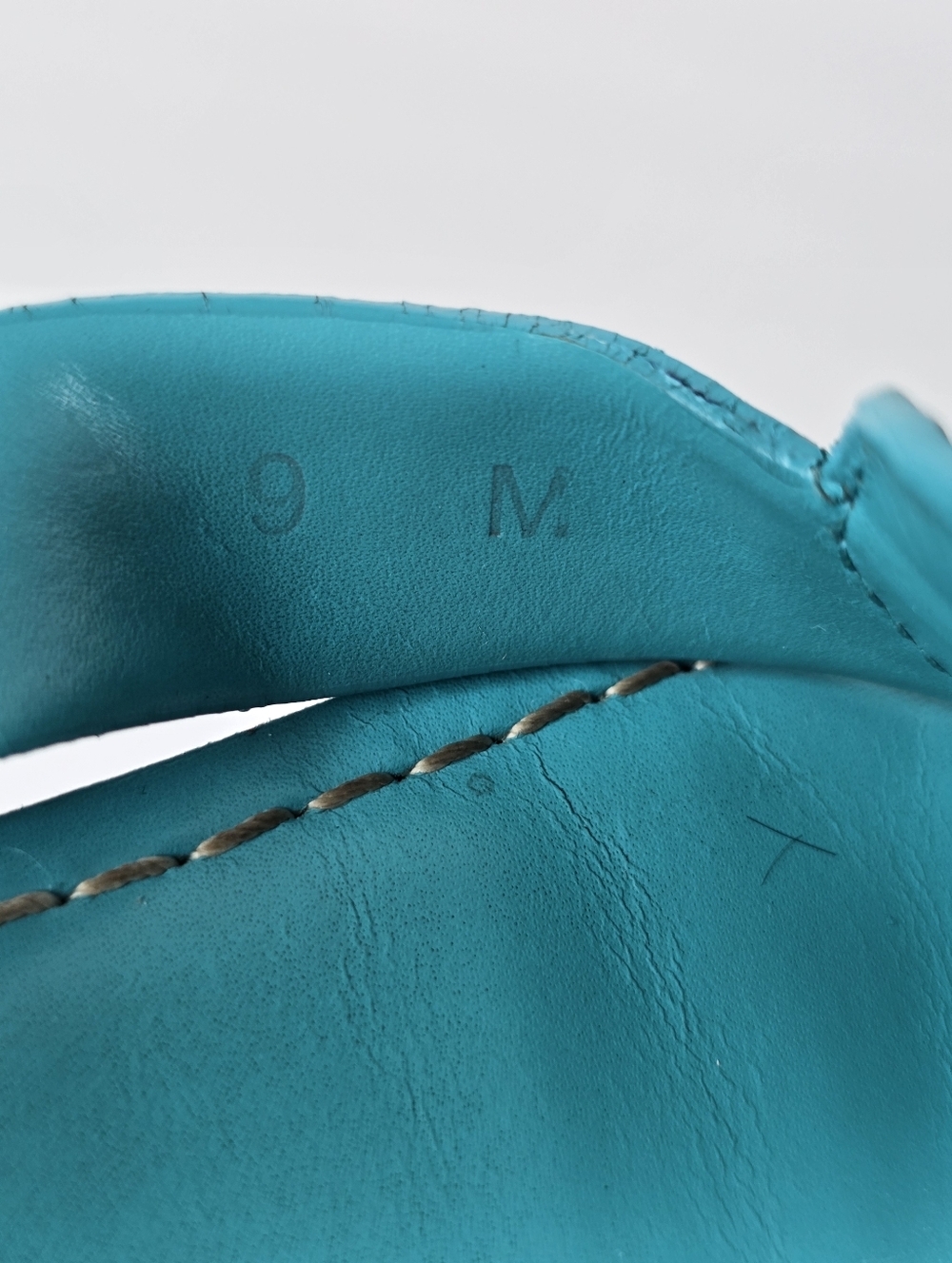 Brighton Alice Ferrara Turquoise Blue Leather Silver Medallion Thong Sandals Sz9 - Picture 8 of 9